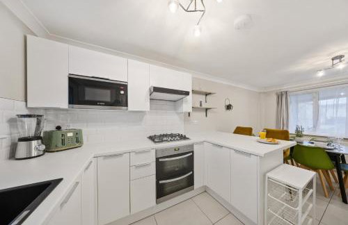Long-short-stay Medway home with parking, WiFi &pool table - Foto 28
