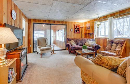 Lakefront Suring Home with Pool Table and Views! - Foto 19