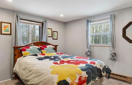 Evergreen Lodge by AvantStay Poconos Lake Cabin Fireplace Large Deck Near Jack Frost Kalahari - Foto 19