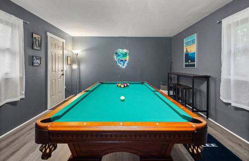 Fun & Funky Asheville Home with Pool Table, Darts - Foto 31