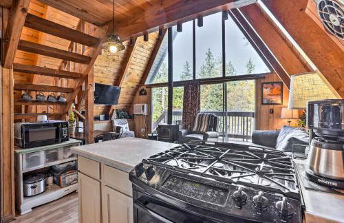 Cozy A-Frame with Hot Tub Near Arrowbear Lake! - Foto 10