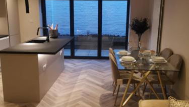 London 2BR Retreat with Free Parking & City Access - Foto 3