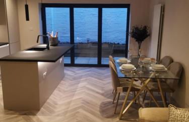 London 2BR Retreat with Free Parking & City Access - Foto 3