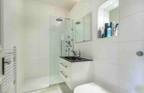 Stunning Grand 2 bed, 2 bath apartment, - Foto 14