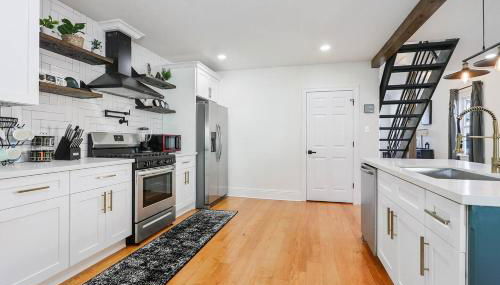 Mid-City Modern Parking Festival Season Stay - Foto 2