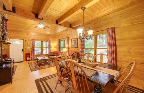 Private Cabin on 2 Acres Hot Tub, 10 Mi to Boone! - Foto 6