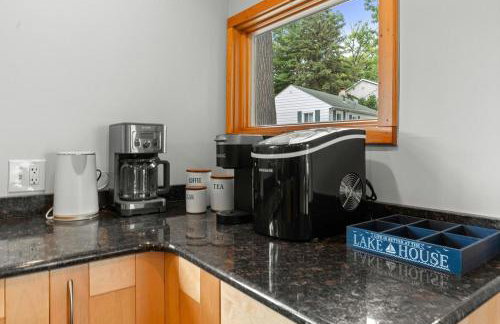 Cozy Pet-Friendly Condo l Pool l Dock l Walk to Parks - Foto 14