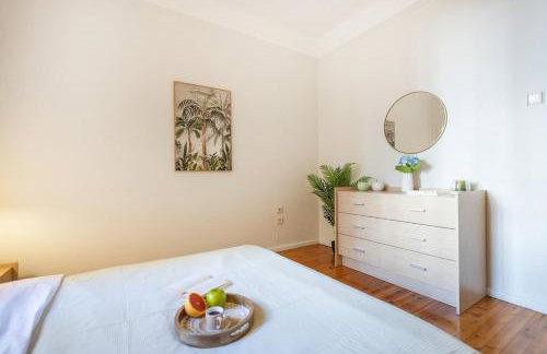 Central 3BR Apartment with Balcony - Foto 2