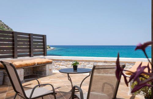 Aura Seafront Villa - Photo 4
