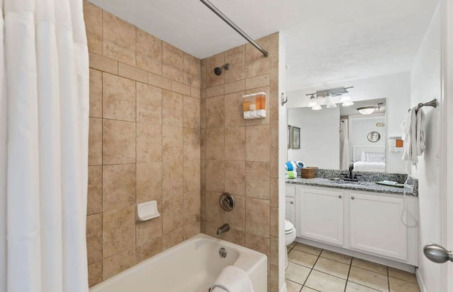 Top Floor Oceanfront Condo w Pool Beach Access - Foto 20