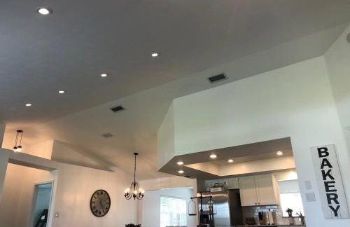 Beautiful Home across the street from Lake June! - Foto 3