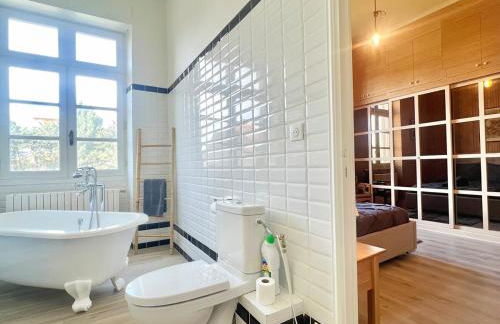 Bourgeois House - 16 personnes, Piscine, 6 chambres, 8 lits, 4 SDB, Centre-ville, CLIM - Foto 69