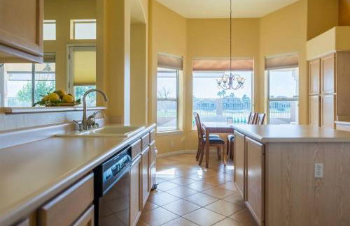 Spacious golf course house with pool heater, spa - Foto 8