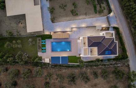 Antonia Villa - Luxurious Serenity with Private Pool, by ZanteWize - Foto 49