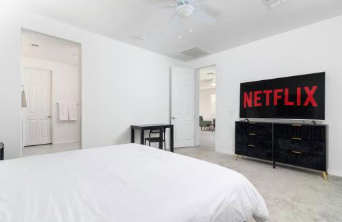 Stylish & Bright Gem ~ King/Queen Beds ~ Backyard! - Foto 14