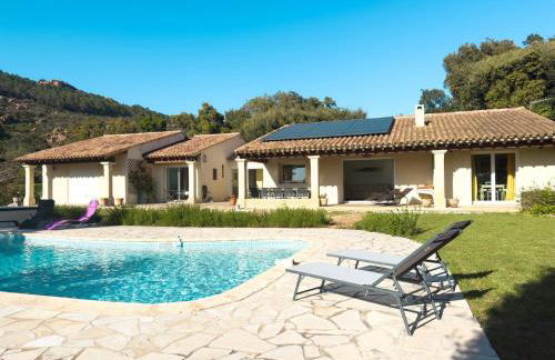 Exclusive Authentic Riviera Villa - Private Pool, Pétanque Court, Panoramic Mediterranean Sea & Estérel Mountain Views - Foto 13