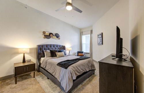 Lux Modern Art Apartment Near Eateries and Theater by RGS - Foto 8