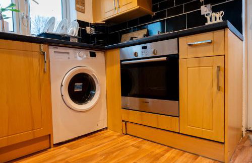 Beautiful Modern Home in London, Free Parking, Family Home, Sleeps 9, Close to Railway Station - Foto 47