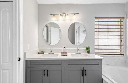 NEW - Poolside Oasis Heated POOL Home - 2000 SF - Foto 21