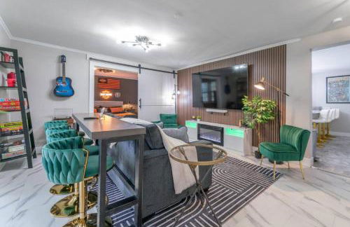 Pool Table, Arcade, Darts, 3 Car Garage, Sleeps 20 - Photo 2