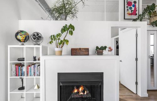 Modern Historic Loft 19ft Ceilings, Gym, Heated Parking, Skyline Views, Balcony - Foto 30