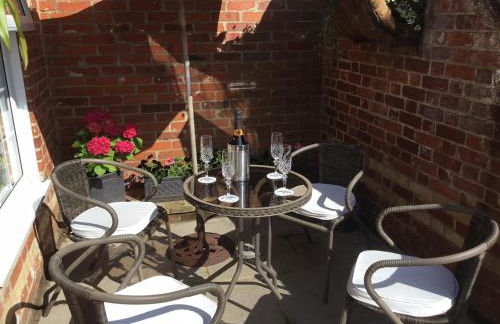 Coach House Wroxham Holiday Cottage - Photo 8