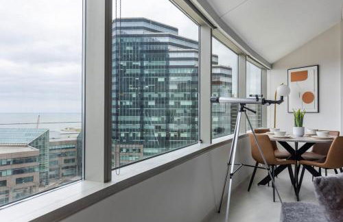 Luxury Downtown King Bed, Rooftop Pool - Photo 4