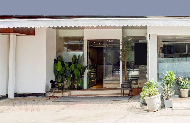 Elegant Stays at The Unicontinental Khar Mumbai - Foto 7