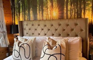 Otter 1 - Private Hot Tub - Bali Inspired Lodge - Bath - Longleat - Wiltshire - Photo 44