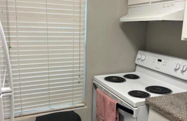 Beautiful 1-bedroom Townhome with nice amenities - Foto 12