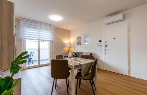 Colombo Palace - viale colombo 358 - Photo 33