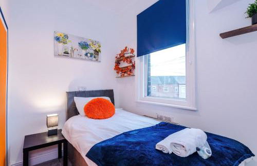 4 Bedroom House in Walkden with Free Parking, by Short Term Digs Short Lets & Serviced Accommodation - Foto 49