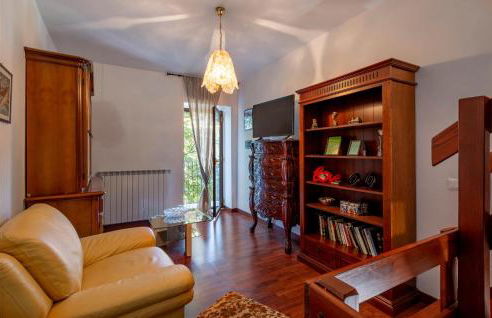 Lovely Apartment In Caramanico Terme - Photo 3