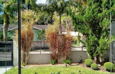 Casa Teresópolis perto do centro com três suítes e piscina - Foto 25