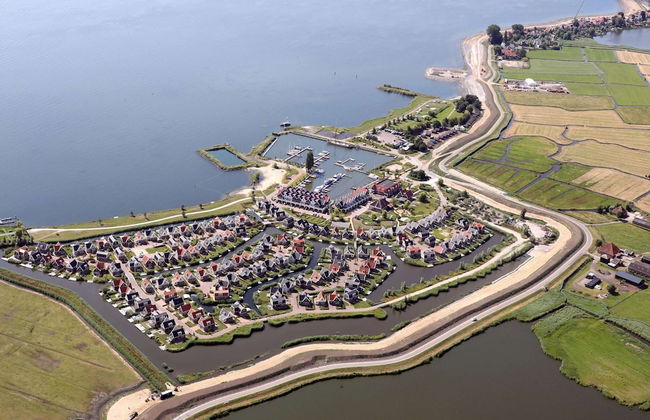 Scenic Stay by the Water - Foto 32