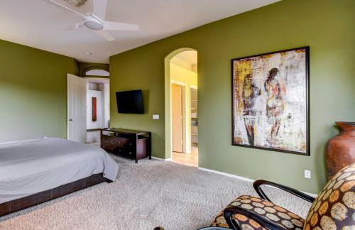 Luxe Couples Retreat with Pool and Outdoor Kitchen! - Foto 43