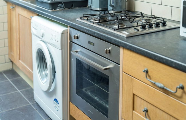 Crawley Stainer 1-bedroom With Parking and Garden - Foto 6