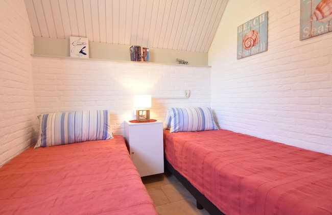 Snug Holiday Home in Herkingen with Hot Tub in Garden - Foto 16