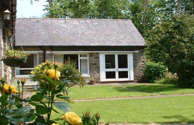 Charming 3-bed Cottage in Llandysul - Photo 1