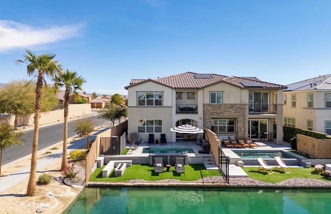 Lakefront w/ Private Pool, Great for Festival Season Lago Luxe by Avantstay - Foto 44