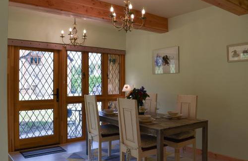 The Bee Hive - Photo 6