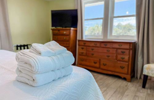 Spacious house- Deep Water Dock Pool Golf Cart Rental available - Foto 55