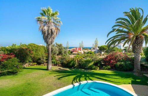 Luxury Private Family Villa with Pool AC & Parking - Foto 39