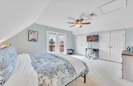 Lakefront 3BR with Dock, Fire Pit, Lawn Games, and Game Room - Foto 21