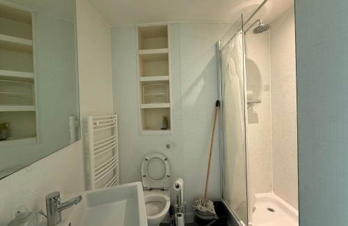 STUNNING!!! City-Center!! Retreat with Modern Amenities - Foto 14