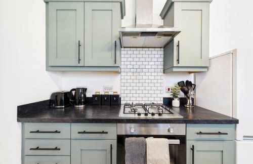 2 Bed Home Port Talbot - Perfect For Contractors & Families - Photo 18