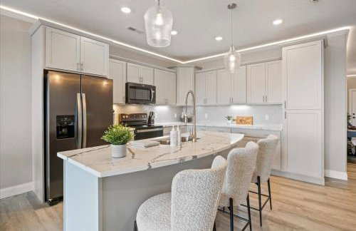 Lakefront Topsider Condo w/ Boat Slip, 2 Pools & Large Deck - Foto 18