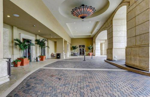 2B Beachfront condo! Pool! Games! 15 mins to PBI! - Foto 49