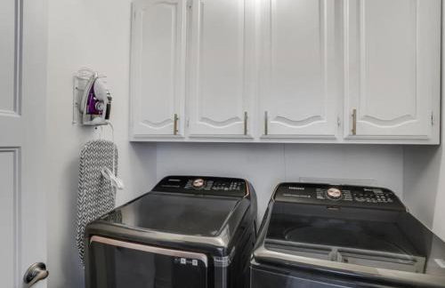 Posh 6BR 2,5BA Holiday Home with Pool, Media-Game Room & Hot Tub - Foto 48