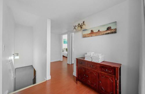 Entire Private Home with 4 Bedrooms 2 Bathrooms, Garage & Gated Yard, Near San Diego Gaslamp, Beach, Available Now - Foto 39